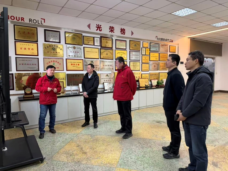 市shi商shang務wu局ju副fu局ju長chang貢gong佳jia鳴ming帶dai隊dui到dao朝chao陽yang農nong產chan品pin大da市shi場chang開kai展zhan安an全quan生sheng產chan檢jian查zha